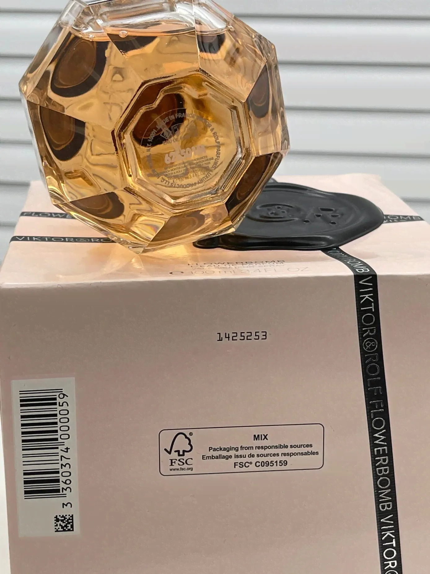 Viktor & Rolf Flowerbomb, 100 МЛ (Дубай, ОАЭ)-0