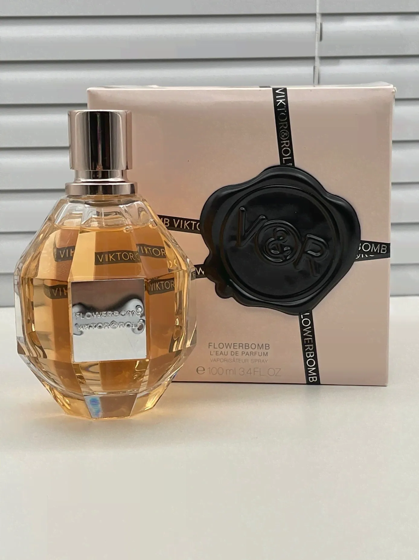 Viktor & Rolf Flowerbomb, 100 МЛ (Дубай, ОАЭ)-2