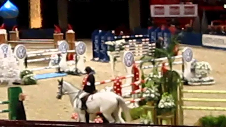 Bad ride for Rolf Göran Bengtsson - Stockholm International Horse Show 2010