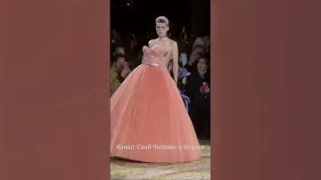 В СЕТИ НАБИРАЮТ ПРОСМОТРЫ ВЫЗЫВАЮЩИЙ ПОКАЗ МОД VIKTOR & ROLF ОБСУЖДАЕМ ДЕТАЛИ