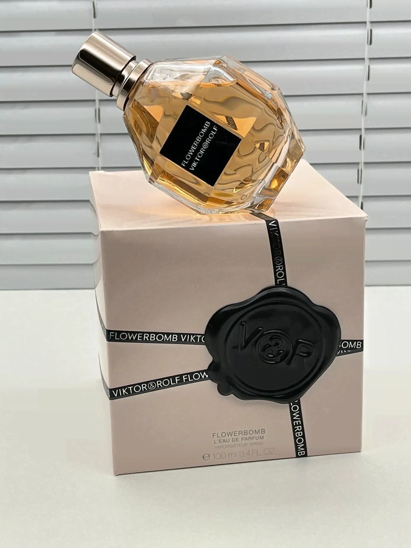 Viktor & Rolf Flowerbomb, 100 МЛ (Дубай, ОАЭ)-1
